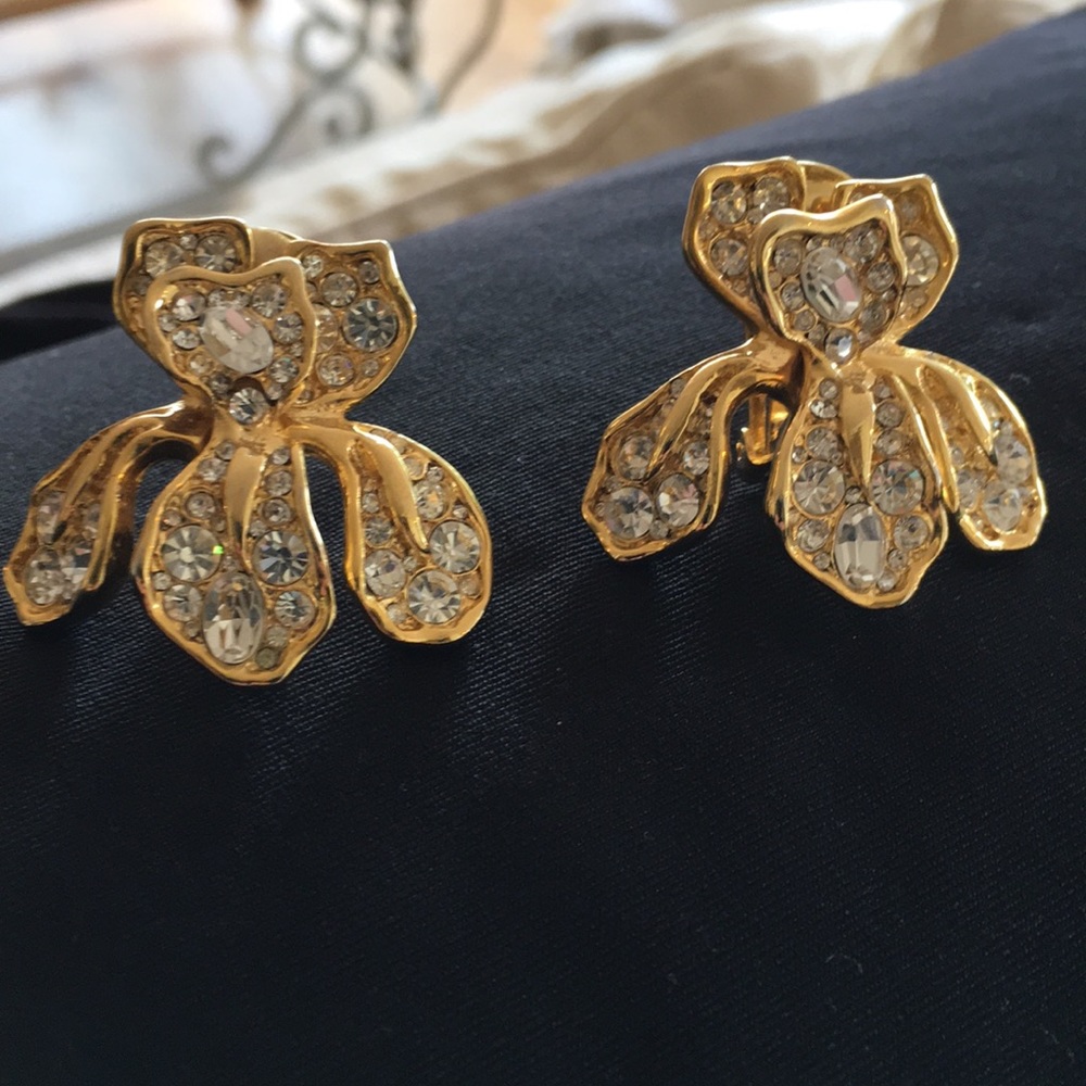 Kenneth Jay Lane IRIS gold and crystal earrings. - Picture 1 of 2